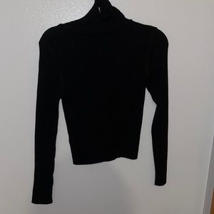 Black turtleneck 👏